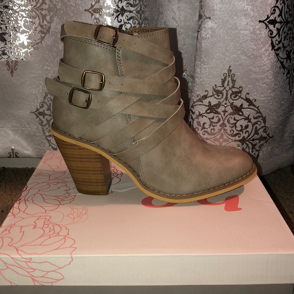 Never worn before size 7 booties